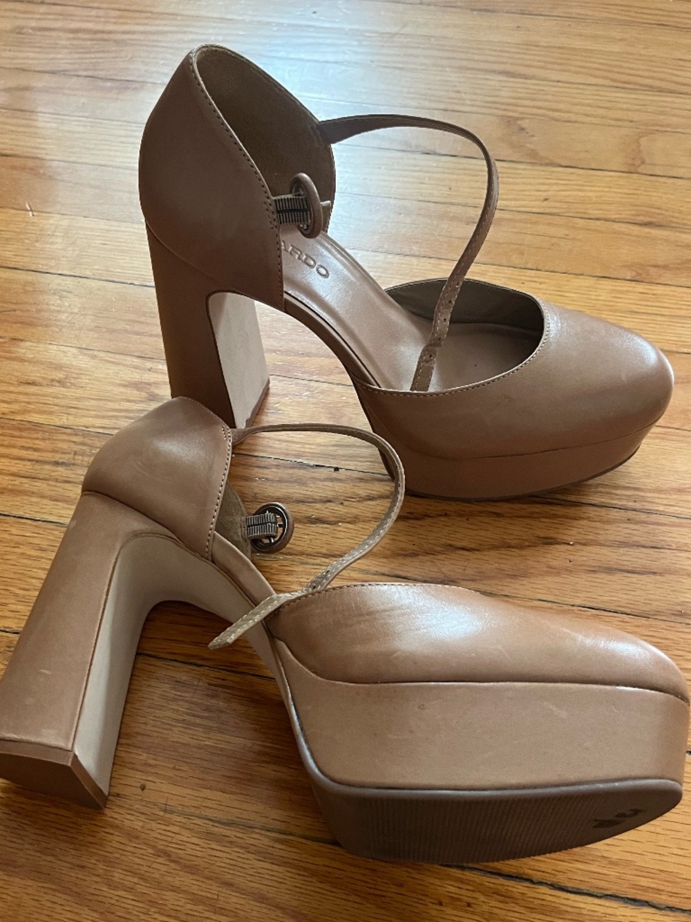 Like New Nude Bernardo Valencia Platform Pumps sz 7